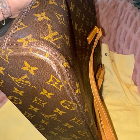 Authentic LV Tote - Picture 12 of 17